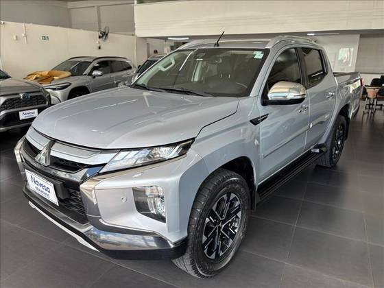 MITSUBISHI L200 TRITON 2.4 16V TURBO DIESEL SPORT HPE-S CD 4P 4X4 AUTOMÁTICO MITSUBISHI L200 TRITON 2.4 16V TURBO DIESEL SPORT HPE-S CD 4P 4X4 AUTOMÁTICO